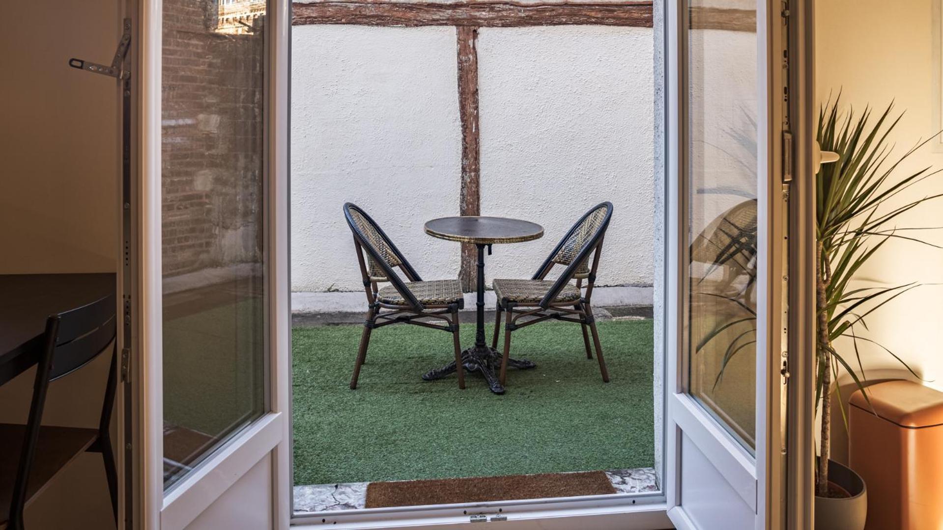 Champagne En Terrasse - Elegant Et Discret * Troyes