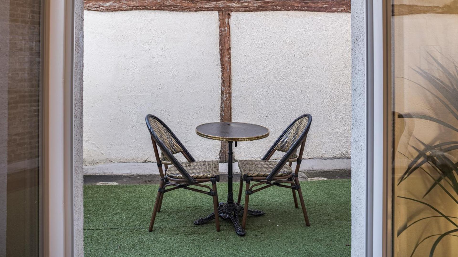 Apartment Champagne En Terrasse - Elegant Et Discret *